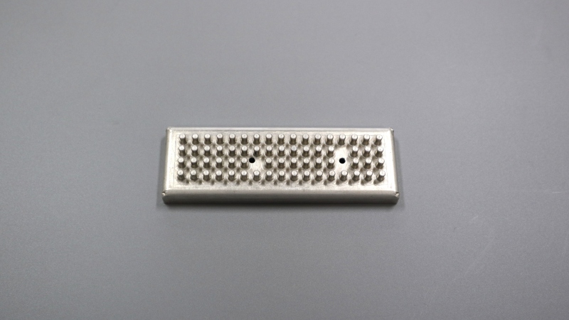 アルミ製の放熱板