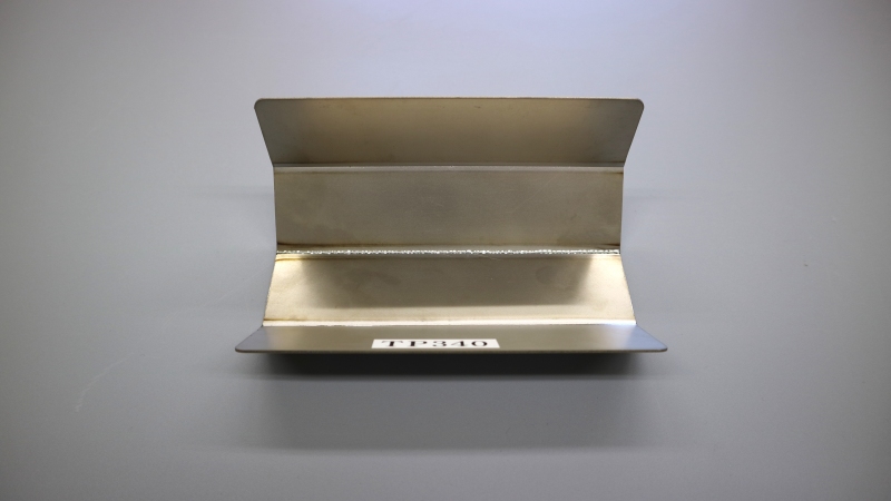 純チタン2種（TP340）のFLW溶接サンプル製品（裏面）。