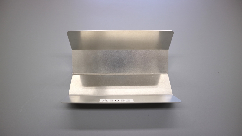 アルミ（A5052）のFLW溶接サンプル製品（裏面）。