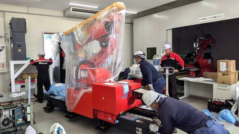 ファイバー溶接機FLW3000の納入時の様子。