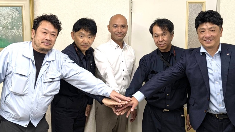 「第2回多摩大橋クリーンフェスティバル」実行委員会の皆様と弊社社員。